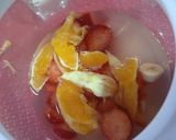 صورة لخطوة 1 من وصفة عصير فراولة🍓 و برتقال🍊 و موز 🍌
