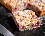 Meggyes-mákos pite krembl tésztával recept fázis 12 fotója