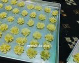 Foto langkah ke 5 dari resep Kue Semprit Susu ekonomis.