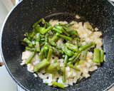 Foto del paso 3 de la receta: Revuelto de espárragos verdes con atún