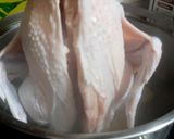Hình bước làm 1 của món Gà luộc da săn