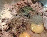 A picture of step 2 of Tuna and tomato sandwich.