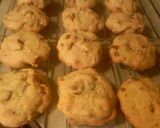 A picture of step 4 of sunshine 's milk chocolate chip cookies.