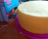 A picture of step 4 of Minion cake.