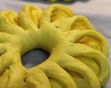 A picture of step 9 of Flower Shaped Bread with Kabocha Squash Paste.