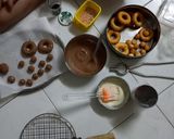 A picture of step 7 of Donuts.