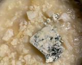 Foto del paso 2 de la receta Crema de coliflor con pera y queso azul