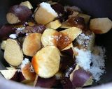 A picture of step 2 of Daigaku Imo (Deep-Fried & Caramelized Sweet Potatoes) in a Rice Cooker.