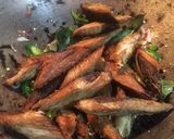 Foto langkah ke 3 dari resep Tumis pindang tongkol.