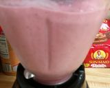 A picture of step 3 of Berry Easy Smoothie.