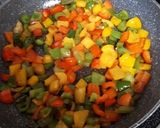 Foto del passaggio 5 della ricetta Insalata di pasta mista fredda con verdure. Glutenfree