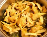 Φωτογραφία βήματος 3 της συνταγής Μανιτάρια πλευρώτους με άγρια και ήμερα χόρτα!!!