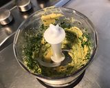 Une image de l'étape 3 de Sauce salade moutarde,avocat et persil.