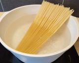 A picture of step 1 of Spaghetti aglio, olio e peperoncino 3.0 🧄🫒🌶️.
