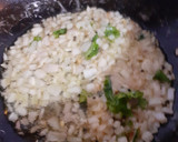 A picture of step 2 of Kanda poha.