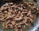 A picture of step 3 of Dry beef chilli.