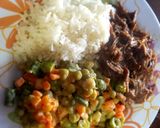 Foto del paso 5 de la receta: Carne desmechada (desmenuzada, ropa vieja), ensalada y arroz