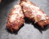 Foto del paso 9 de la receta: Milanesa de pollo gratinada con bacon
