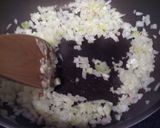 A picture of step 1 of Spaghetti del Pescatore with Frozen Seafood Mix.