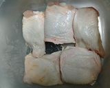 A picture of step 1 of Golden drunken chicken.