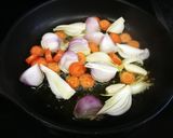 Foto del paso 1 de la receta: Huevos sobre garbanzos con cebolla pochada - plato único