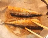 A picture of step 6 of Foolproof Salt-Grilled Pacific Saury in a Frying Pan.