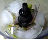 A picture of step 3 of Icy layered drink.