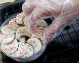 Foto langkah ke 10 dari resep 51. KUE KERING 3 BAHAN.