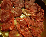 A picture of step 3 of Bite-Size Beef Steak with Garlic Soy Sauce.