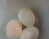 A picture of step 3 of Spicy Egg salad stuffed tomato.