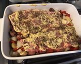 Une image de l'étape 9 de Côtes de porc à la moutarde,herbes de Provence,oignon, poivron rouge et olives marinées.