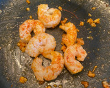 Foto del paso 1 de la receta: Torre tipo Sushi con Gambón Picante 🍤