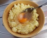 Hình bước làm 1 của món Khoai tây chiên hẹ phômai