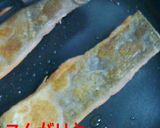 A picture of step 2 of Salmon Meunière with Lemon Butter Sauce.