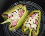 Foto del paso 2 de la receta: Pimiento verde con jamón, queso y huevo en Air fryer