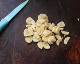 Foto del paso 1 de la receta: Ensalada de escarola con ajitos fritos