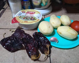 Foto del paso 1 de la receta: Papas calduditas con chile rojo y queso panela