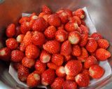 A picture of step 2 of Sparkling Strawberry Confiture.