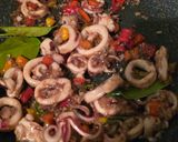 Foto langkah ke 4 dari resep Oseng Cumi Rawit: Quick and Simple.