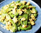 Hình bước làm 5 của món MƯỚP đắng xào trứng