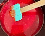 Une image de l'étape 23 de Gâteau-miroir en forme de cœur 3D, fourré à la fraise et à la mousse à la vanille.
