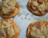 Foto langkah ke 6 dari resep Mini Pizza simple.
