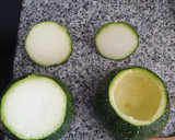 Foto del paso 1 de la receta: Calabacines redondos rellenos de pavo y verduras