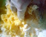 Foto langkah ke 2 dari resep Kukis Semprit Susu 3 Bahan.
