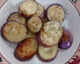 Foto langkah ke 1 dari resep Salad terong tomat keju.
