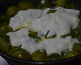 Foto del paso 3 de la receta: Bruselas con yogur y queso