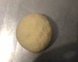 Foto del paso 3 de la receta: Focaccia con tomate cherrys, aceitunas negras y romero seco