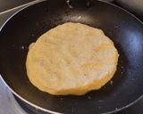 Foto del paso 4 de la receta: Arepa🥯rellena de pollo🫕y salchichón teriyaky con ensalada fresca🥙🧆🌯