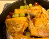 Foto del paso 5 de la receta: Pollo asado con uvas
