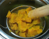 A picture of step 3 of Kabocha Squash Soup - Easy Version.